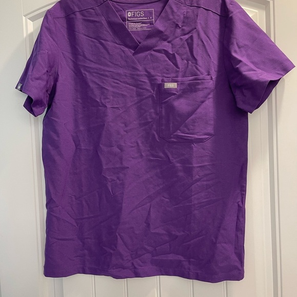 FIGS Leon Mens Scrub Top S digital grape color like new condition - Picture 3 of 7
